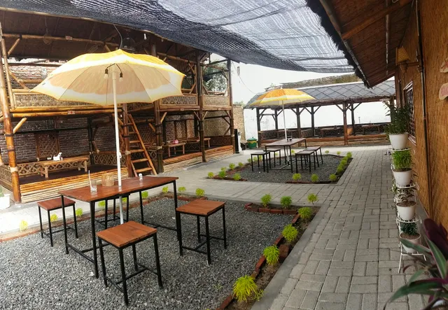 DAPUR MAMICA cafe & Lesehan