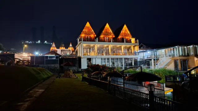 POJOK KAHYANGAN HOMESTAY AND CAFE