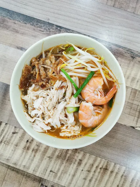 Curry Noodle and Sherdded Chicken Hor Fun