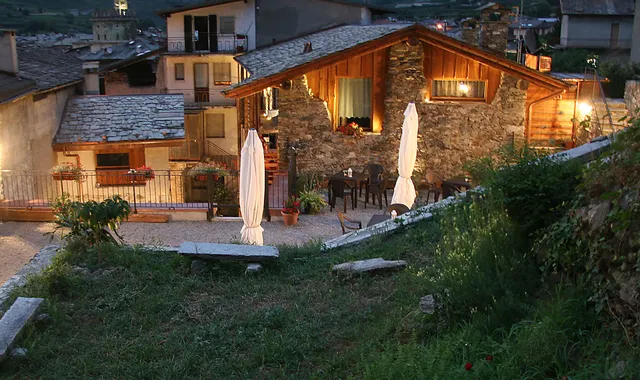 Hostel Castle Tirano / BB