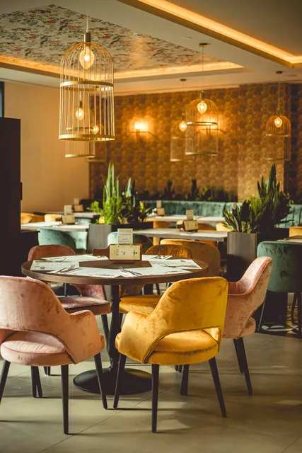 Vakvarjú Restaurant