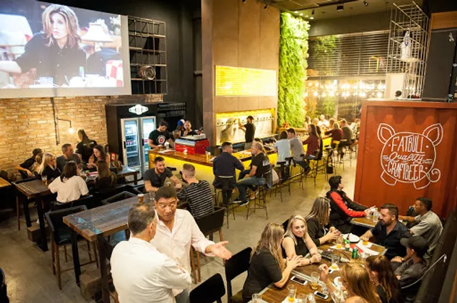 Fat Bull Tap House (Bar e Restaurante)