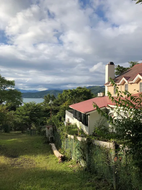 & Dog Run Papillon Nomori Lodge