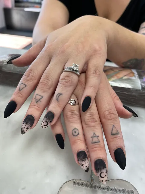 New Hands On Nails