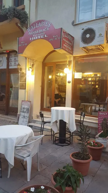 Wallabies Aquaduct Hotel