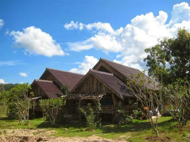 ไร่เขาโอบเรา