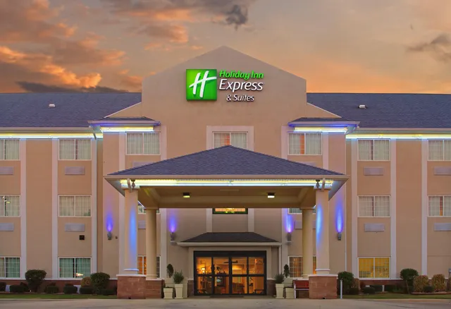 Holiday Inn Express & Suites Magnolia-Lake Columbia by IHG