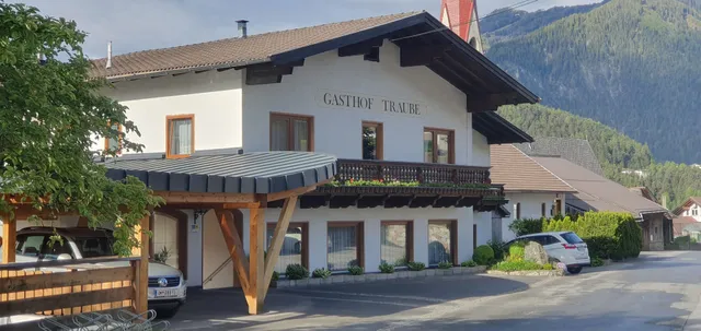 Gasthaus Pension Traube - Karres