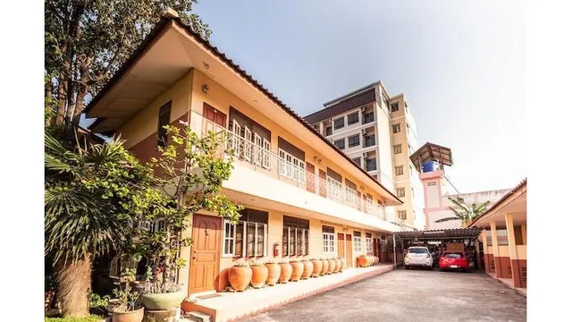 Vaccinated Staff - OYO 645 Baan Ruangrungroj