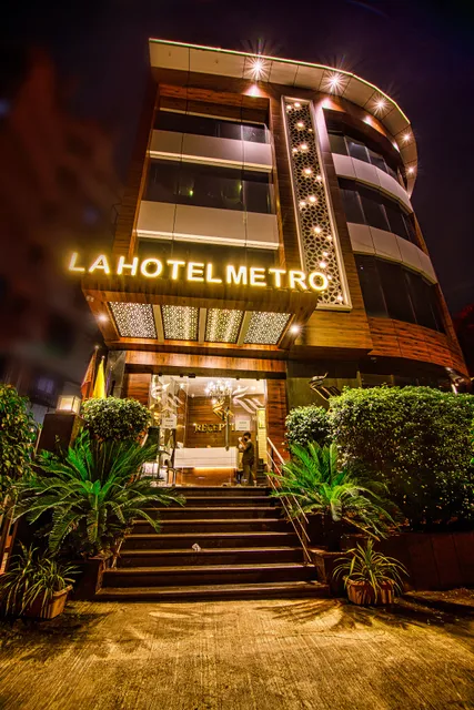 LA HOTEL METRO