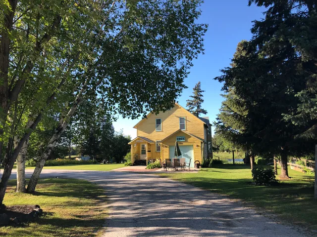 Doc's Harbor Inn Lodging and Rentals