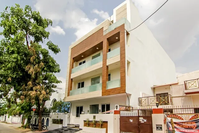 OYO Dream Inn Near Badshahnagar Metro Station