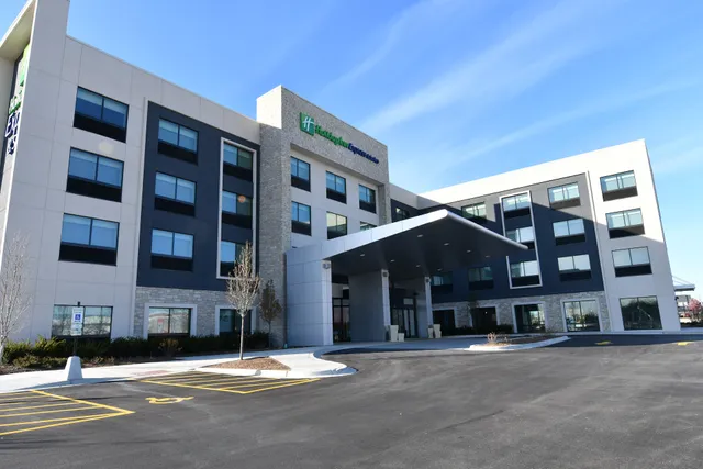 Holiday Inn Express & Suites Romeoville - Joliet North by IHG