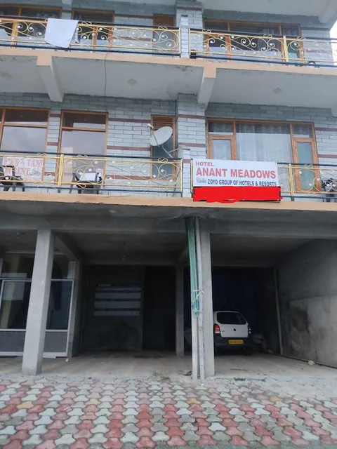 OYO Flagship Hotel Anant Meadows