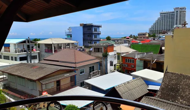 Baan Chalerarn Hotel