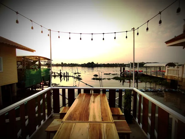 บ้านแม่น้ำ River & Rooftop Cafe