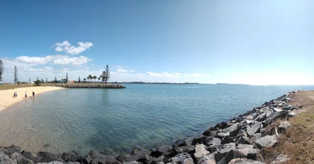 Raby Bay Boulevard Park