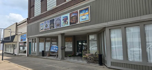 The Maple UnCommon Guest House & Gallery