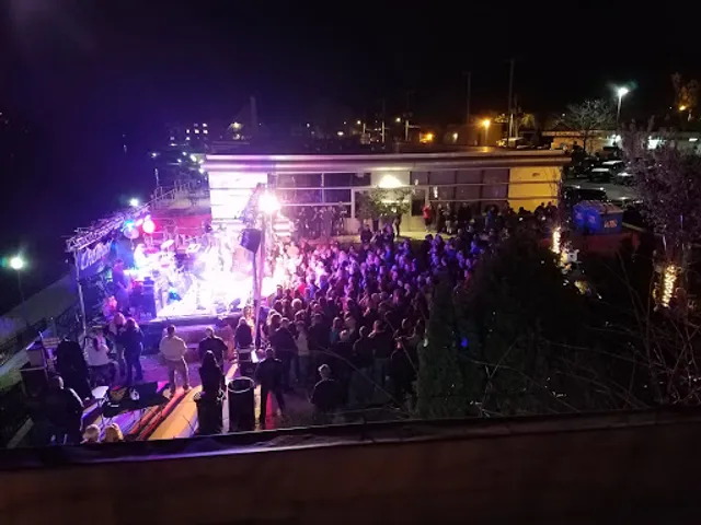 Brock's River Walk Tavern & Grill