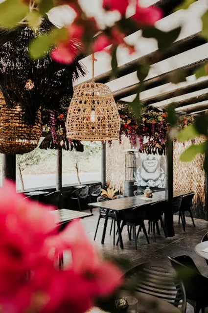 Mia's Restaurant & Lounge