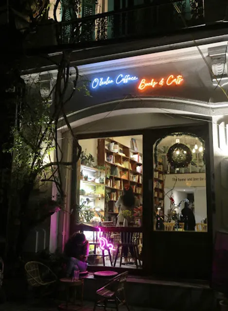 Oleoleo Coffee Books & Cats ( Cat coffee )