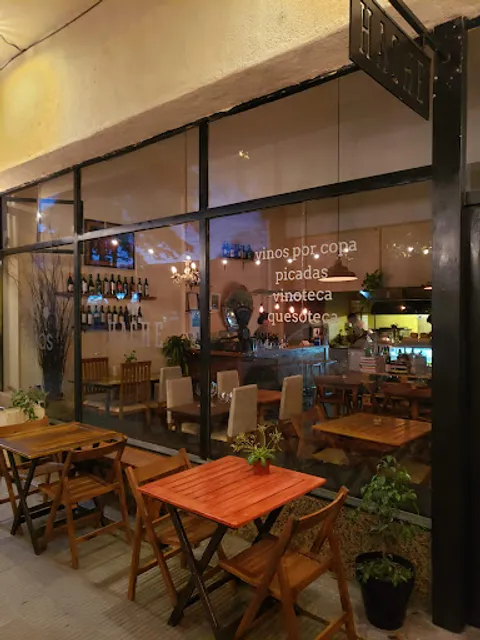 Hache Patagonia / Vino Rodante