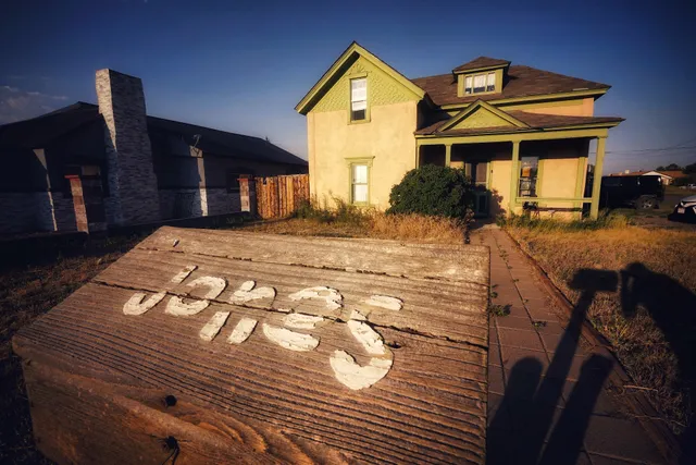 Indiana Jones Bed & Breakfast