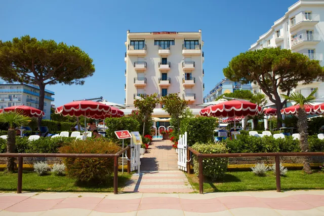 RUHL Beach Hotel & Suites