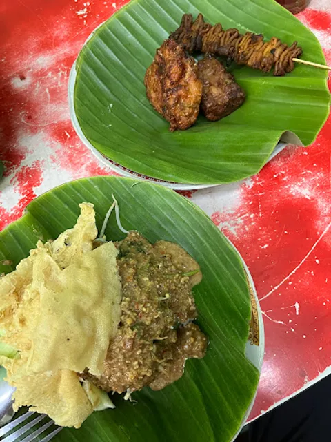 Nasi Pecel Madiun Dharmahusada Pindah Sebrang Jalan