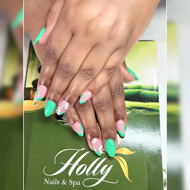 Holly Nails & Spa
