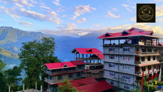 Hotel Red Cherry Pelling
