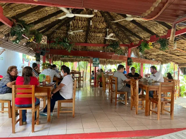La Tilapia Palapa Familiar