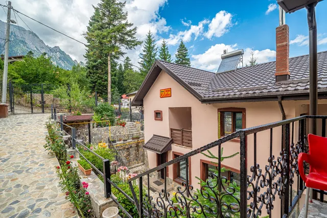 Casa Nicolas Busteni