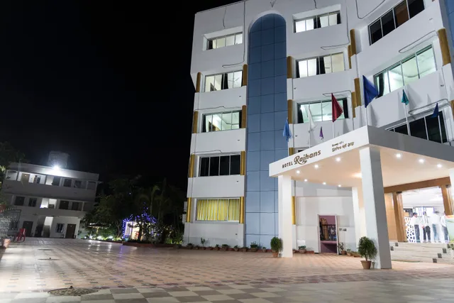 Rajhans Hotel & Resort