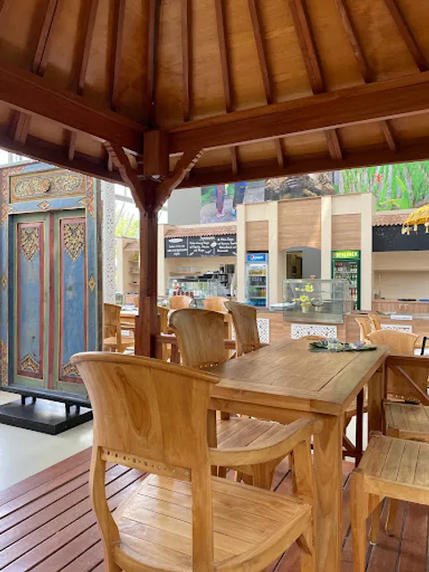 Café in der Tropenhalle (Warung Bali)