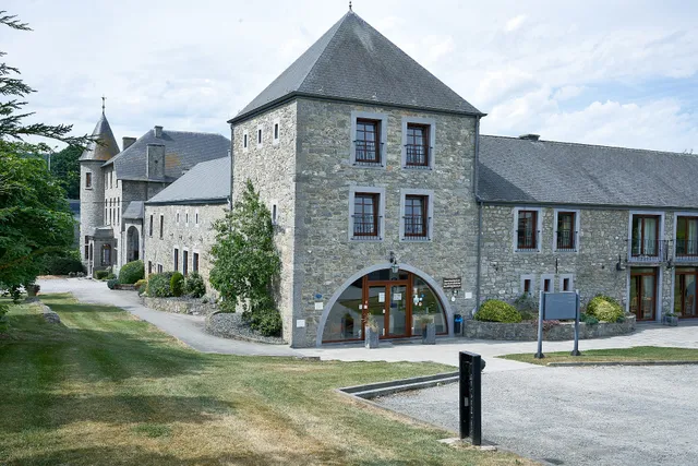 Ferme Château de Laneffe - Gîtes et chambres d'hôtes à deux pas des Lacs de l'Eau d'Heure