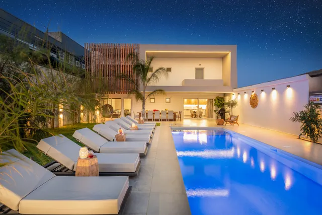 Hypnosis Beachside Villa