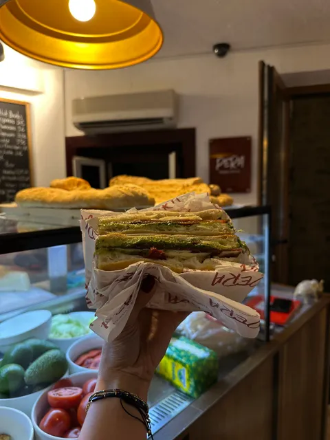 Pera, Focaccia & Resto-Bar