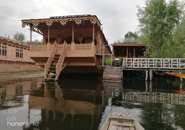 Jacqueline and Young Jacqueline Houseboats