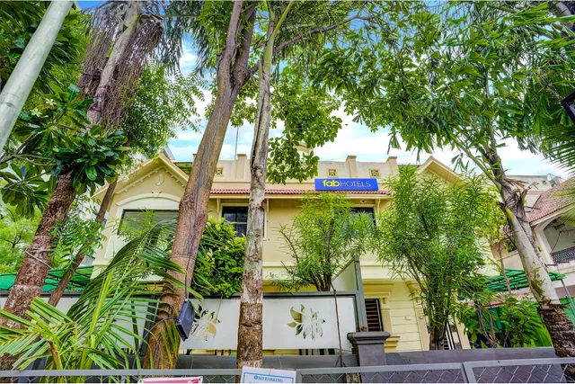 FabExpress Jade Homestay - Hotel in Prahladnagar, Ahmedabad