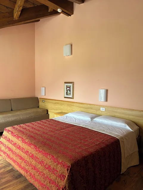 Hotel Continental S.R.L.