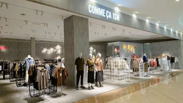COMME CA ISM