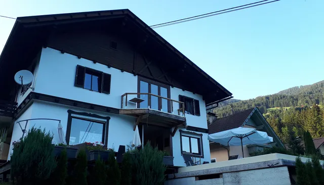 Haus Sieben - Lydia Singer