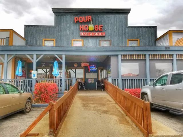 Pour House Bar & Grill