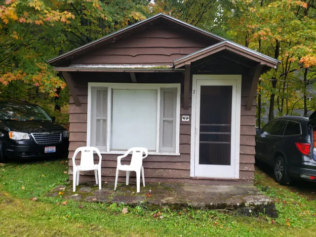 Pine Terrace Motel & Resort