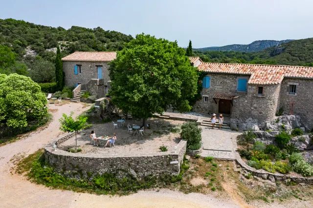 Gîtes et Privatisation du Domaine "Les Hauts d'Issensac"