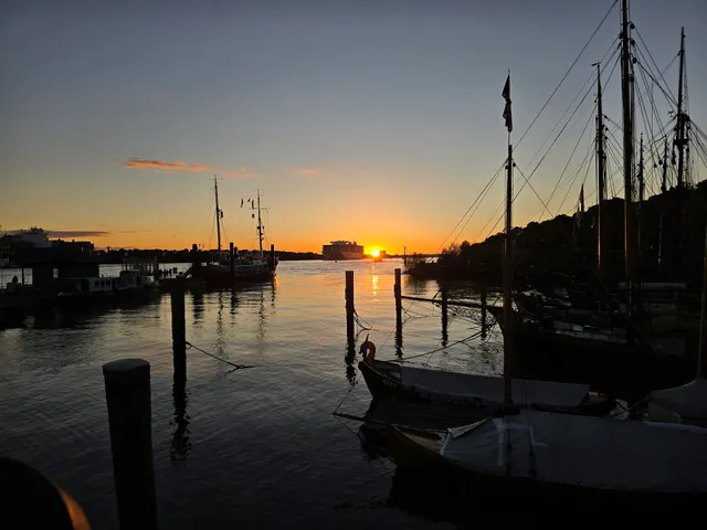 Neumühlen/Ovelgönne ferry stop