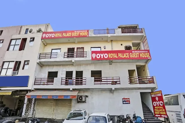 Flagship Royal Palace Guest House Near Vishwa Vidyalaya Metro Station