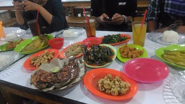 Makan Lagi 828 Seafood Kepala Kakap & Ikan Bakar WR Supratman