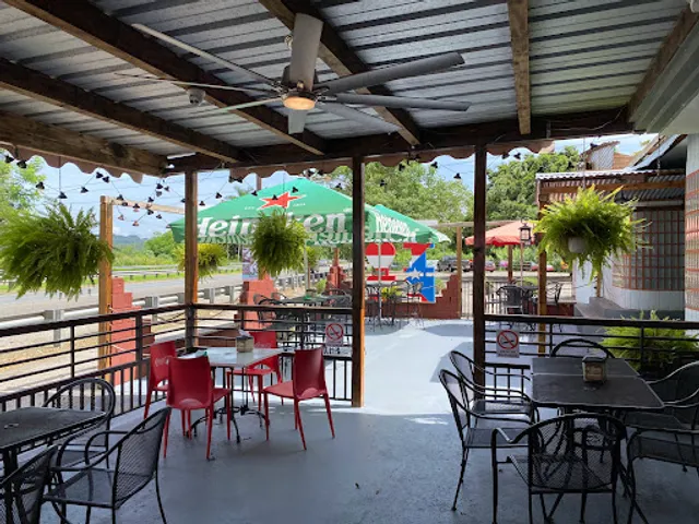 El Trapiche Bar & Restaurant